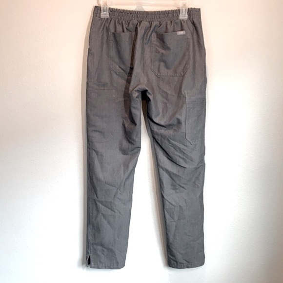 FIGS Yola Skinny Technical Collection Scrub Pants in Graphite Gray Size Medium - Picture 13 of 15
